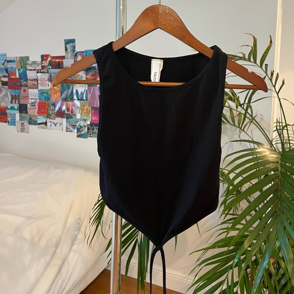Black top w waist detail! Slimming but not constrictive & perfect for going out!